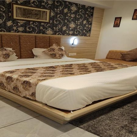 Hotel Lotus Villa Ahmedabad Ngoại thất bức ảnh