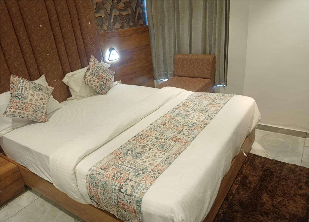 Hotel Lotus Villa Ahmedabad Ngoại thất bức ảnh
