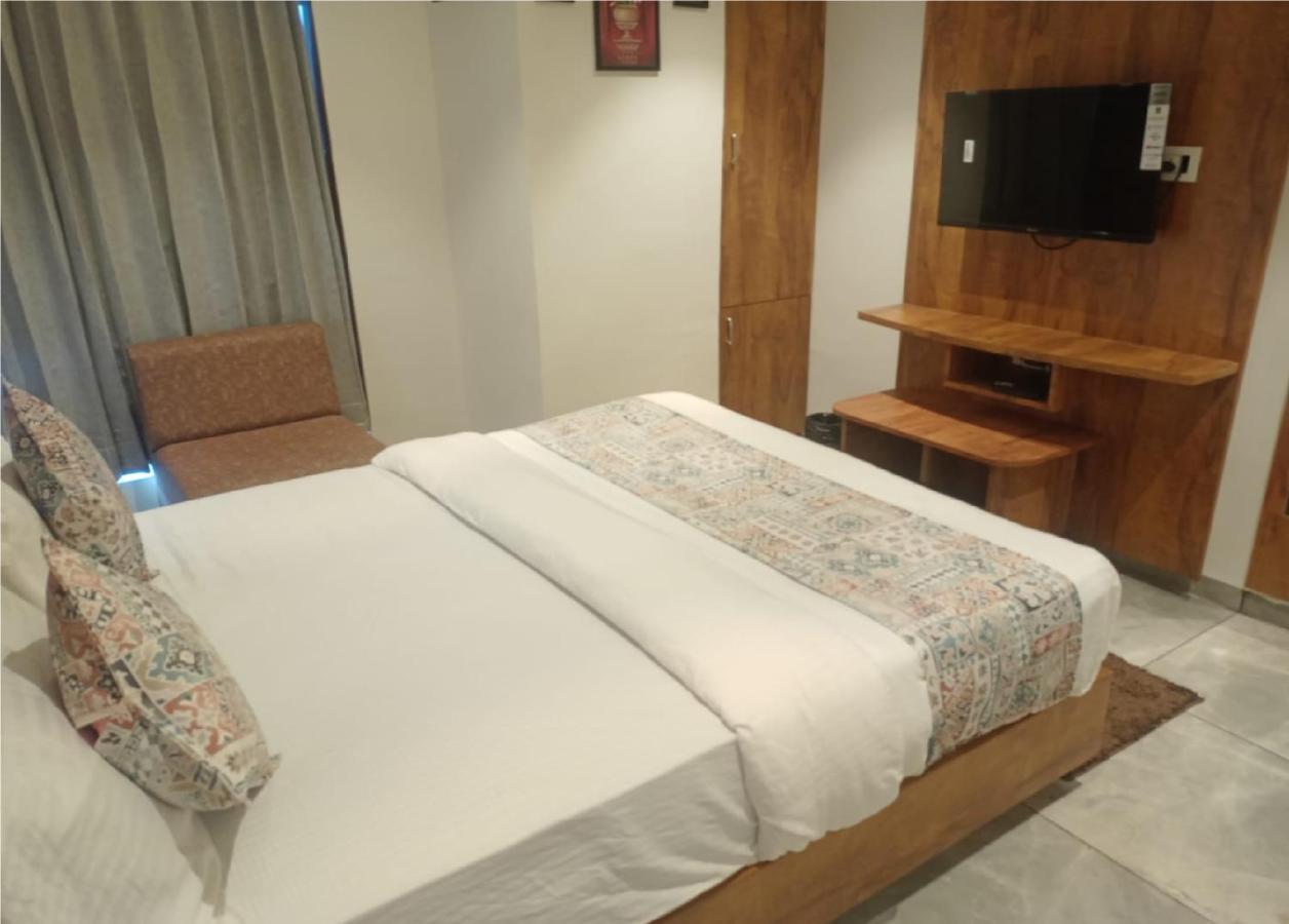 Hotel Lotus Villa Ahmedabad Ngoại thất bức ảnh